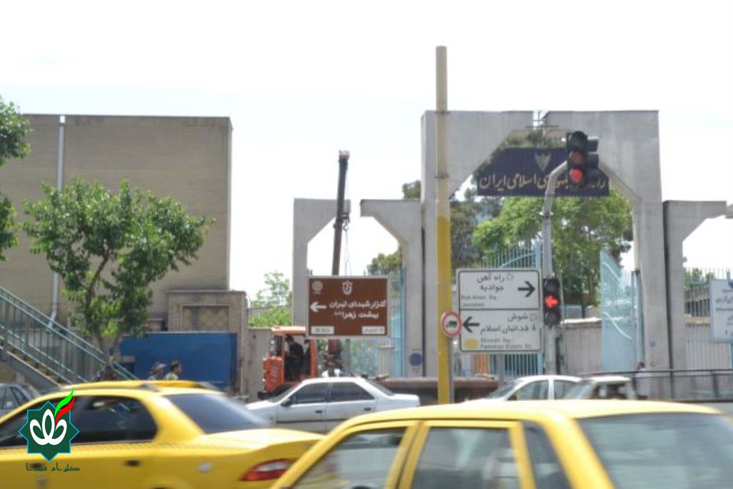 نصب اولین تابلوی گلزار شهدا در تهران سال 1405