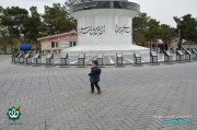 زائر خردسال گلزار شهدای تهران واقع در بهشت زهرا سلام الله علیها